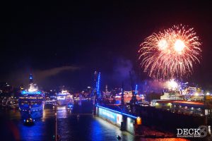 Auslaufparade der Hamburg Cruise Days 2017 mit Feuerwerk, als Vorbild für das Rostock Cruise Festival