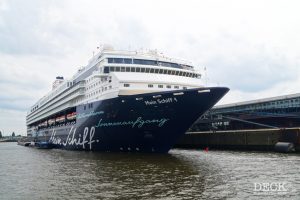 Die alte Mein Schiff 1 liegt am Cruise Terminal in Hamburg Steinwerder