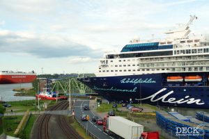 Mein Schiff 1 verlässt die Lloyd Werft in Bremerhaven