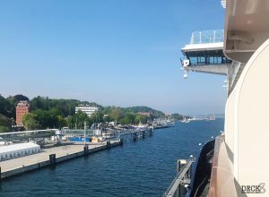 Blick von der Balkonkabine 7043 auf der Mein Schiff 1 auf Kiel