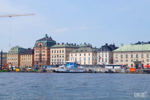 Blick vom Boot auf Stockholm beim Mein Schiff Landausflug. 